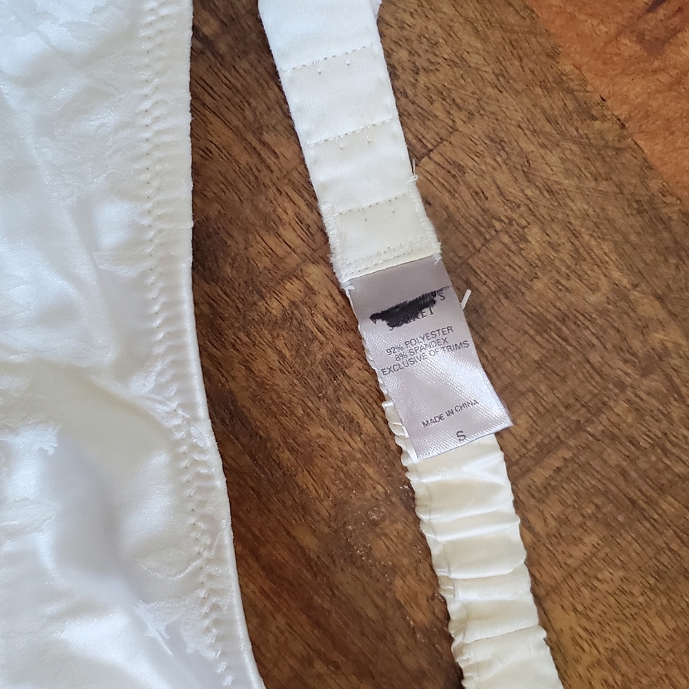 🤍 Victoria's Secret White Floral Garter Belt 🤍 - Picture 5 of 12
